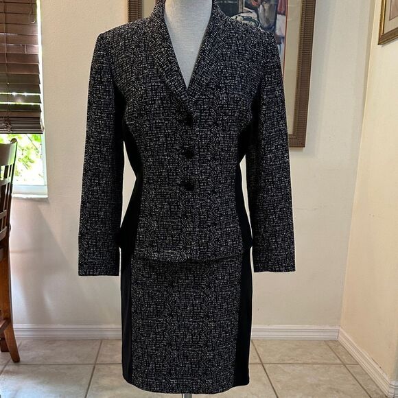 Tahari ASL Dresses & Skirts - Tahari ASL Women's Black/White 2 PC Skirt Suit Size 14P